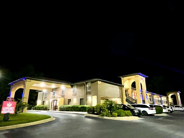 Luxury Inn & Suites image 8
