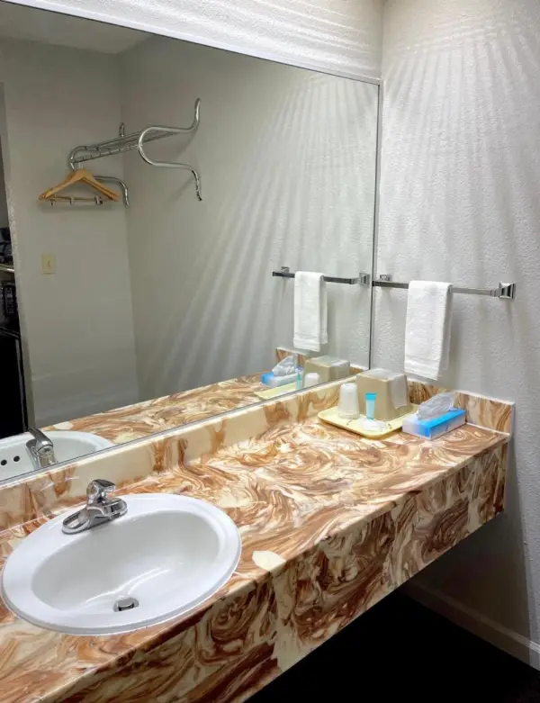 Luxury Inn & Suites 10