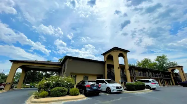 Luxury Inn & Suites Main image
