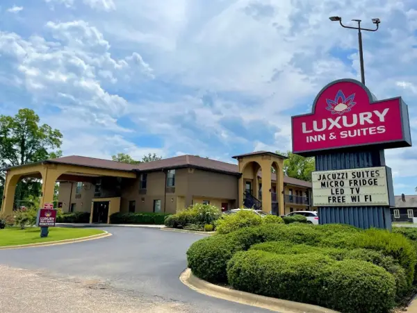 Luxury Inn & Suites 4