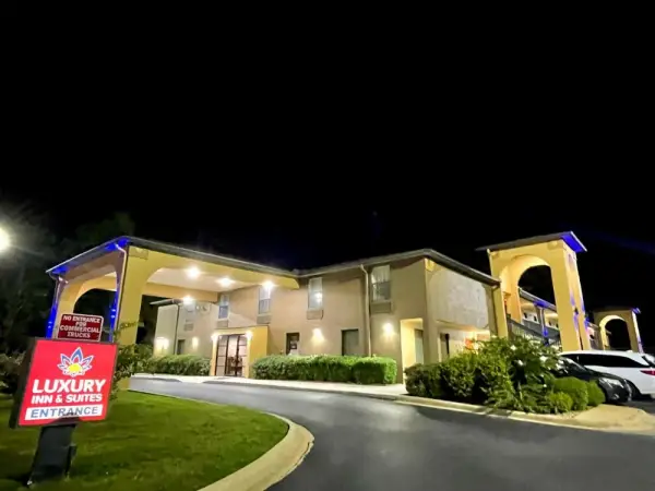 Luxury Inn & Suites 7