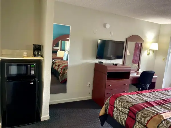 Luxury Inn & Suites 9
